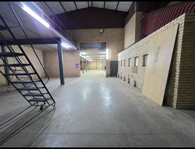 6,000M² WAREHOUSE FOR SALE IN CROWN